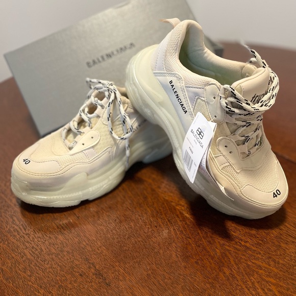 Balenciaga sneakers new in box size 7 women’s - Picture 4 of 8